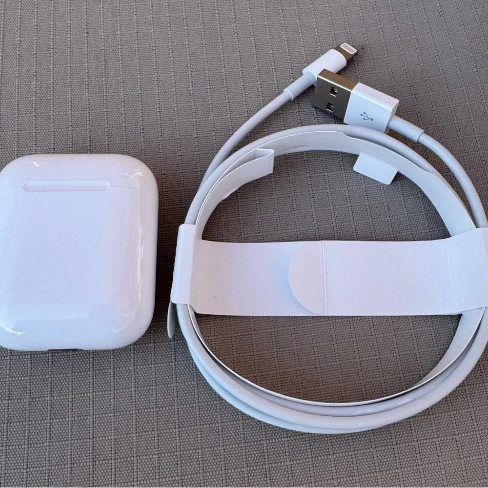 Apple Airpods with Charging Case